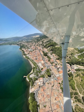Monticello, by Neil Barriskell “Now that we’ve settled down in Italy, it was time to resurrect the vestiges of my flying skills, so I was up in a Savannah on a stunning day <br>for the worst series of circuits ever witnessed,” said Neil.